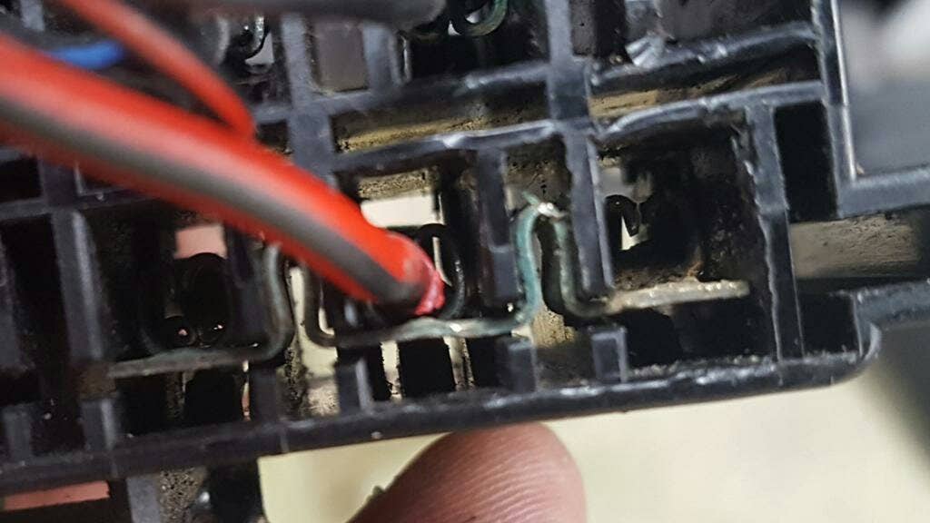 How to Remove Car Fuse Without Tool