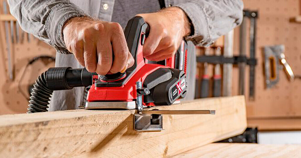 How to Use a Planer Tool