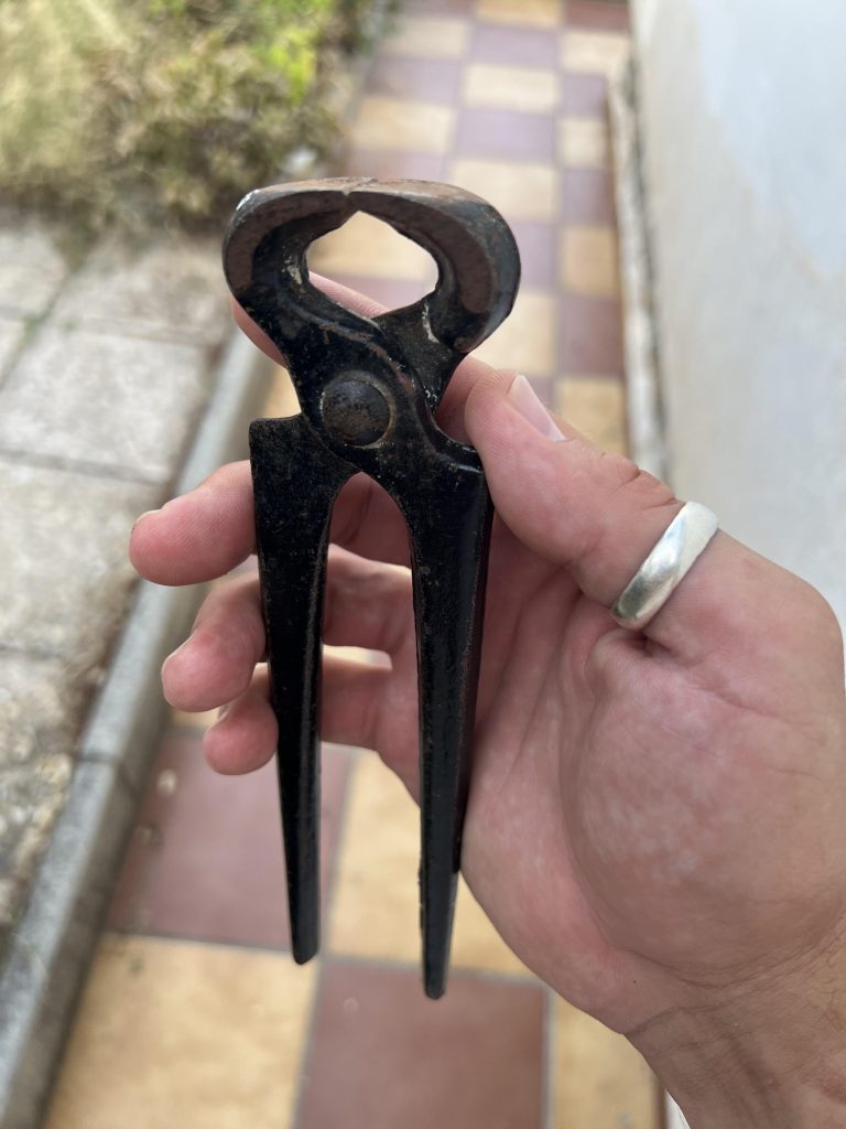Whats the Tool That Pulls Nails Out